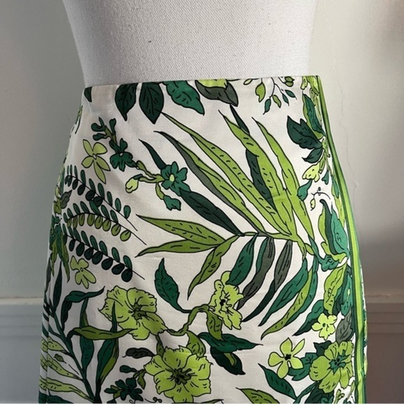 J. Crew • Green Floral Leafy Pencil Skirt - Picture 2 of 5